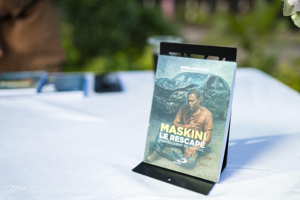 MASKINI, livre de Ghislain Kaya porté aux fonds baptismaux